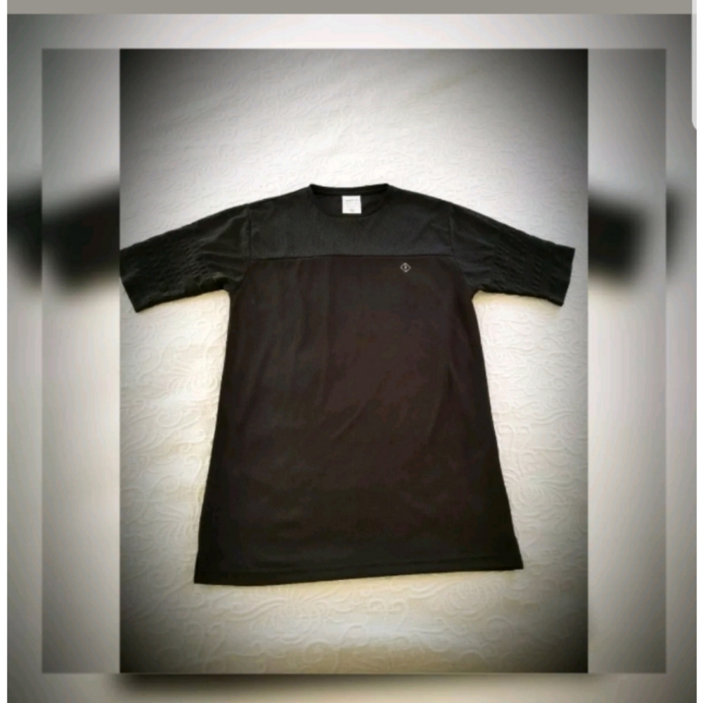 Basic elongated tee mesh sleeves and back tee Med